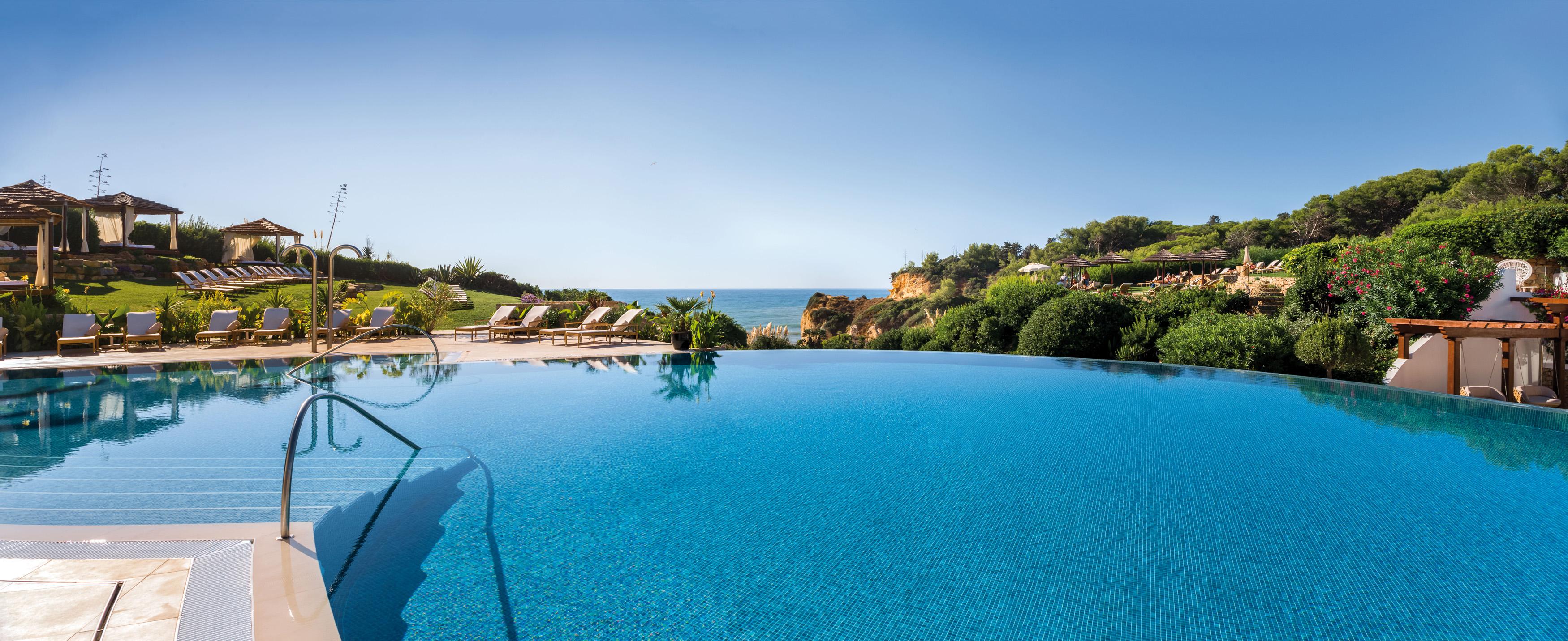 Vila Vita Parc Armação de Pêra Dış mekan fotoğraf Infinity pool at the resort