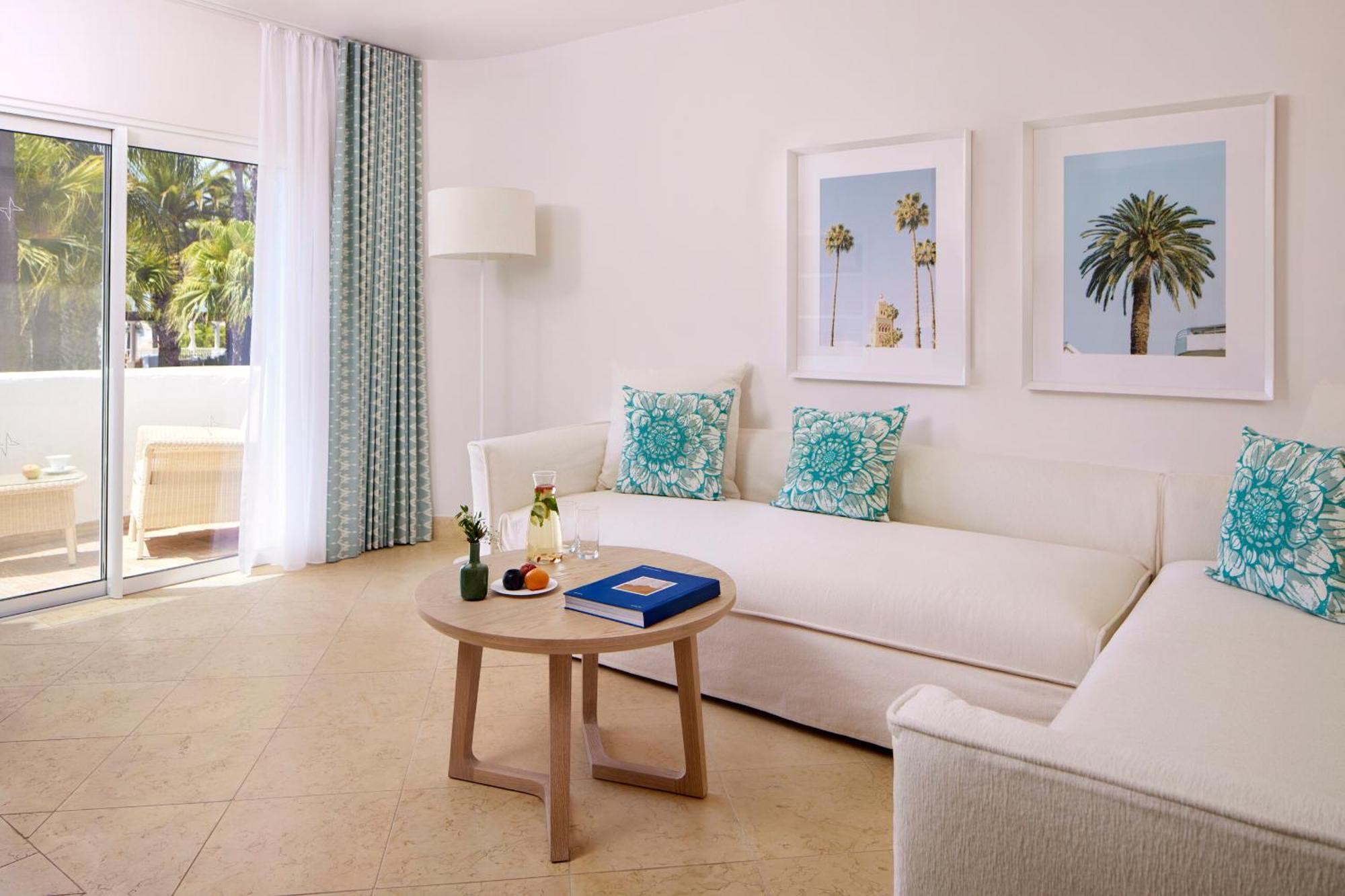 Vila Vita Parc Armação de Pêra Dış mekan fotoğraf A living room at the Four Seasons Resort Palm Beach